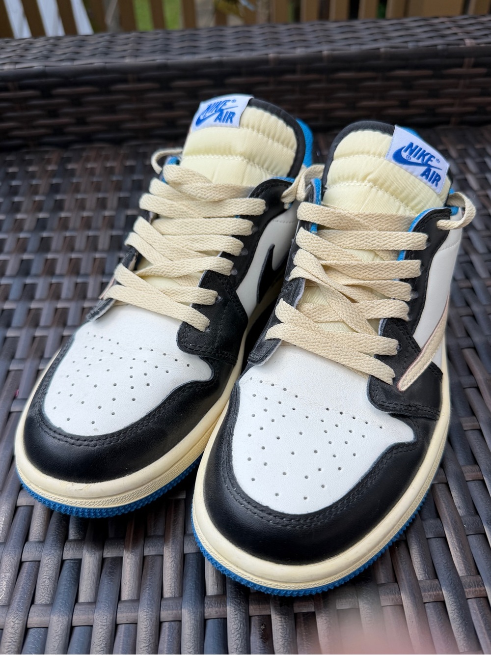 Jordan 1 x Travis Scott x Fragment Retro Low. In Very Good Condition. Women’s 8.